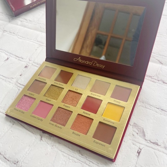[Glamlite] NEW! Alondra Dessy eyeshadow palette - Picture 6 of 6